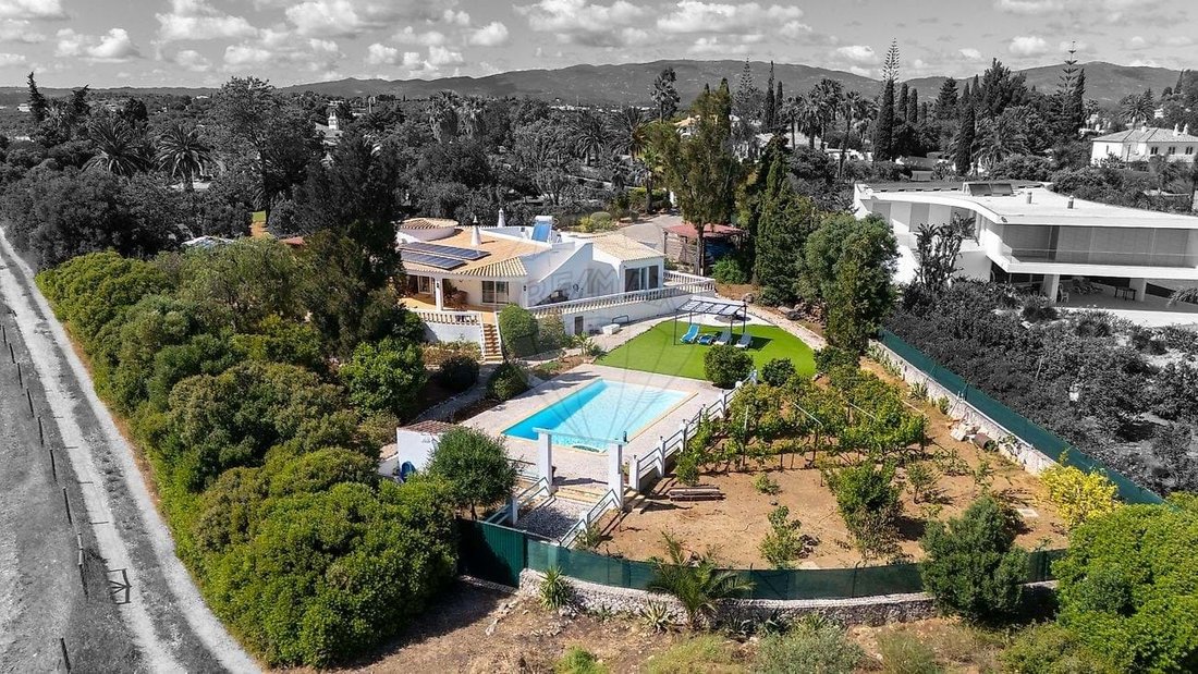 Villa in Mexilhoeira Grande, Algarve, Portugal 2 - 17903424