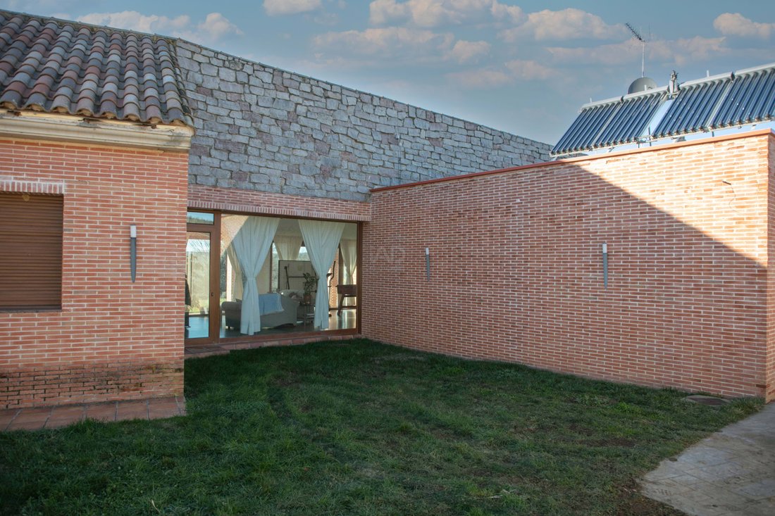 Chalet in Villaquilambre, Castile and Leon, Spain 4 - 17903479