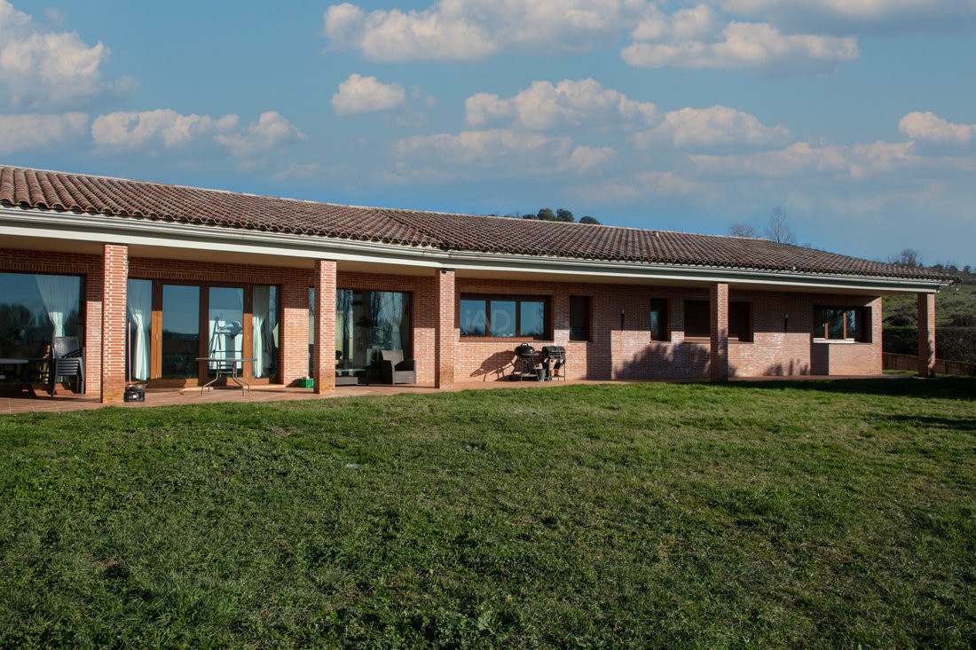 Chalet in Villaquilambre, Castile and Leon, Spain 3 - 17903479