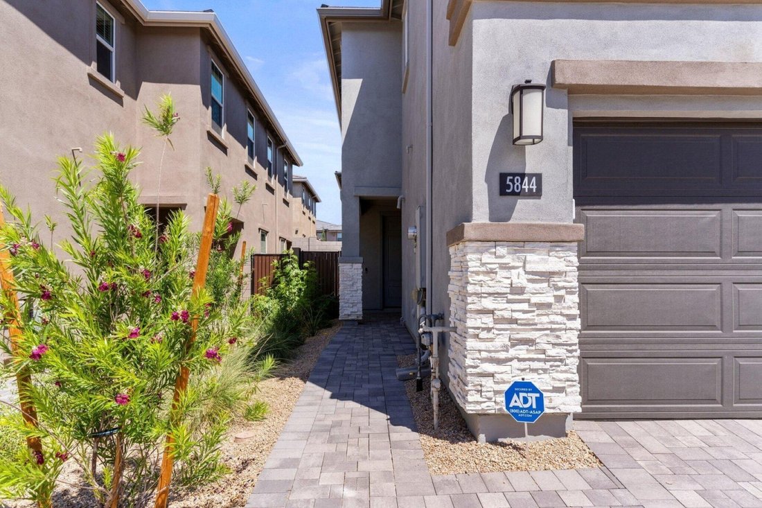 Phoenix, Arizona, United States 3 - 17903851