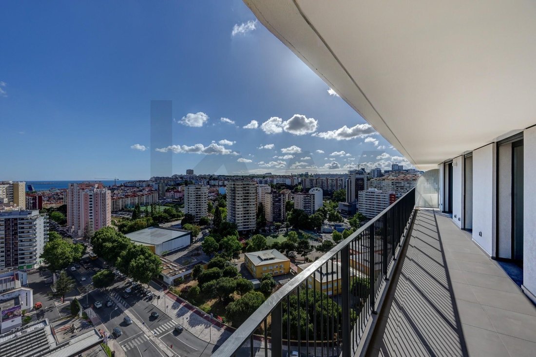 Apartment in Alges, Lisbon, Portugal 3 - 17518286