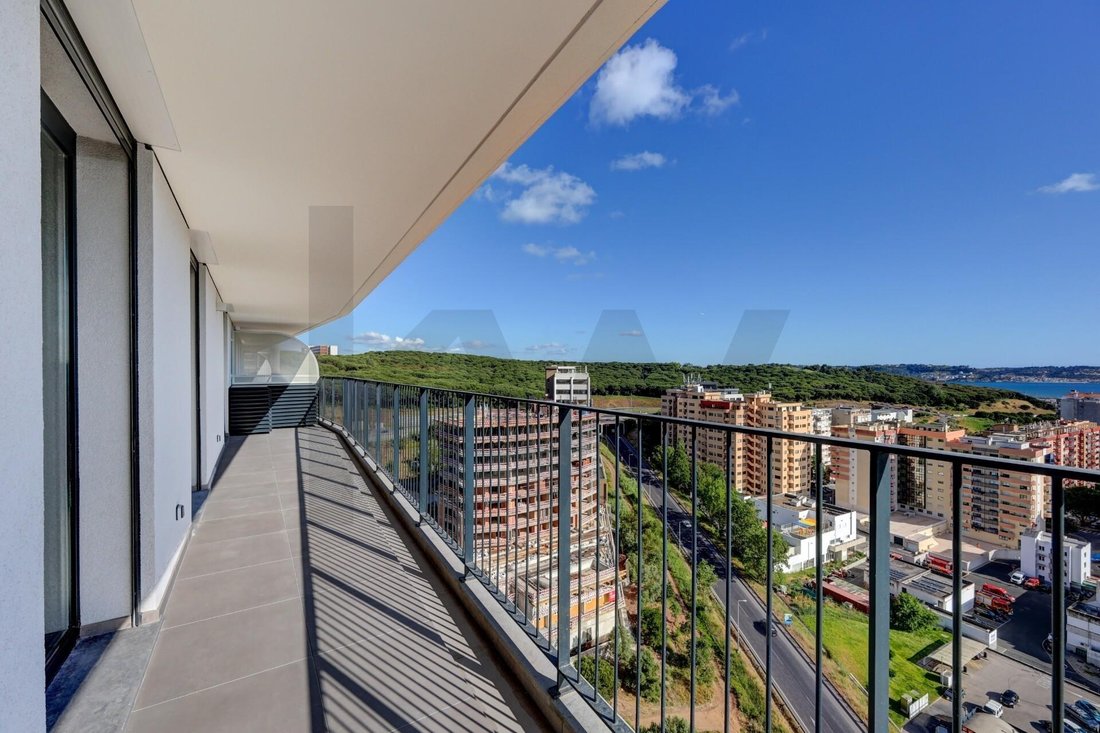 Apartment in Alges, Lisbon, Portugal 5 - 17518286
