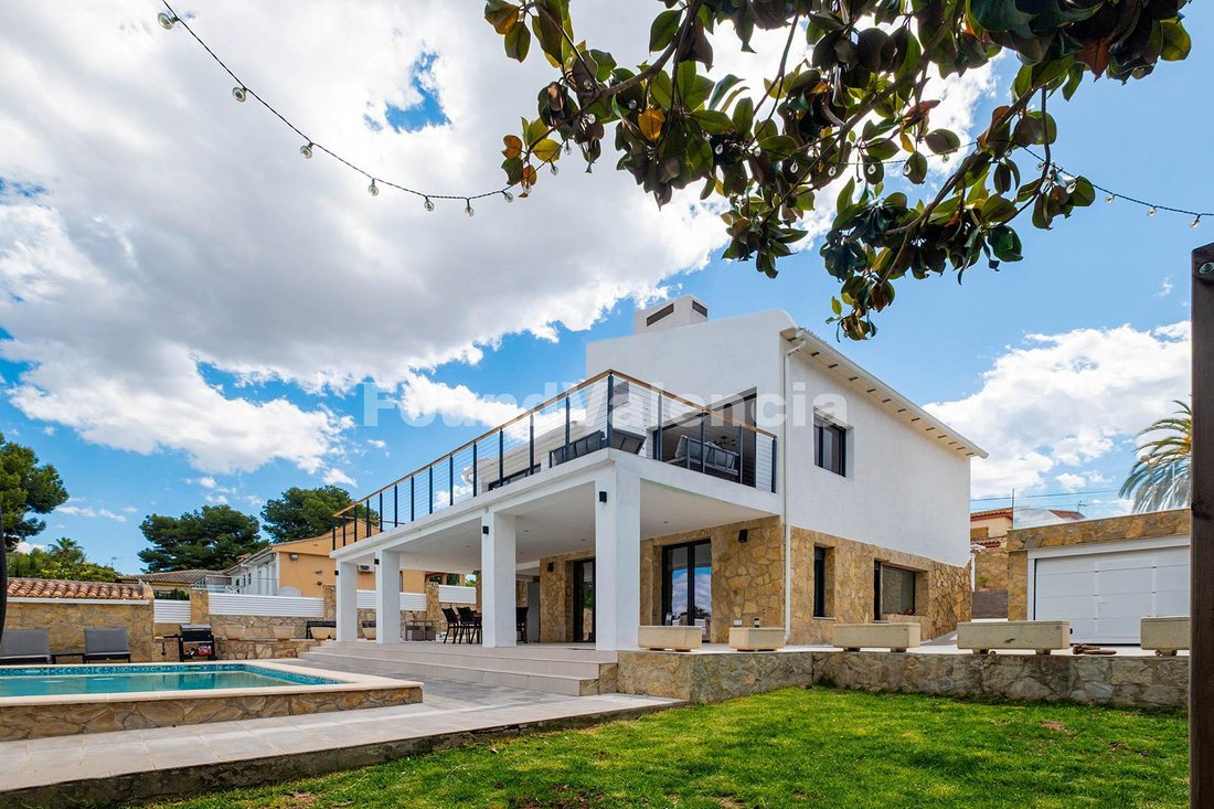Villa in Paterna, Valencian Community, Spain 2 - 17904183