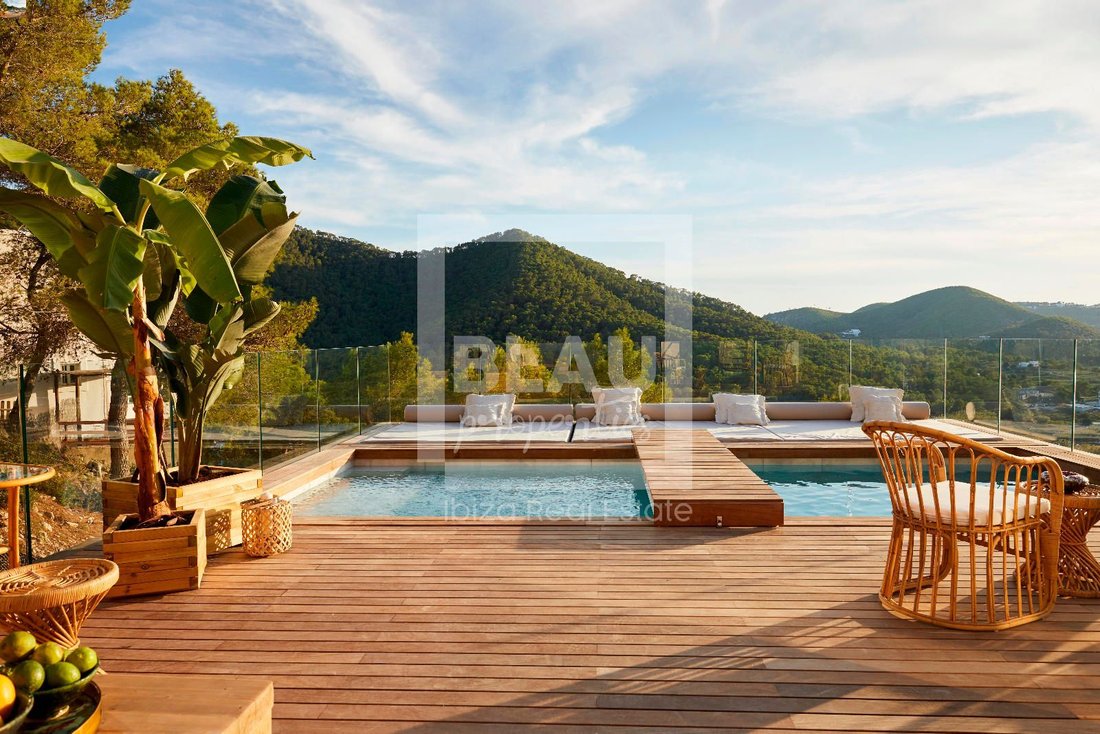 Villa in Cala Llonga, Ibiza, Santa Eularia des Riu, Balearic Islands 1 - 17904638