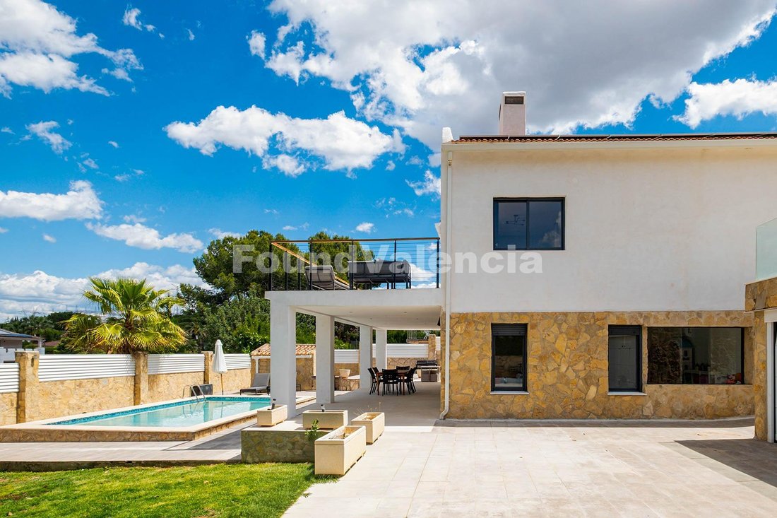 Villa in Paterna, Valencian Community, Spain 1 - 17904183