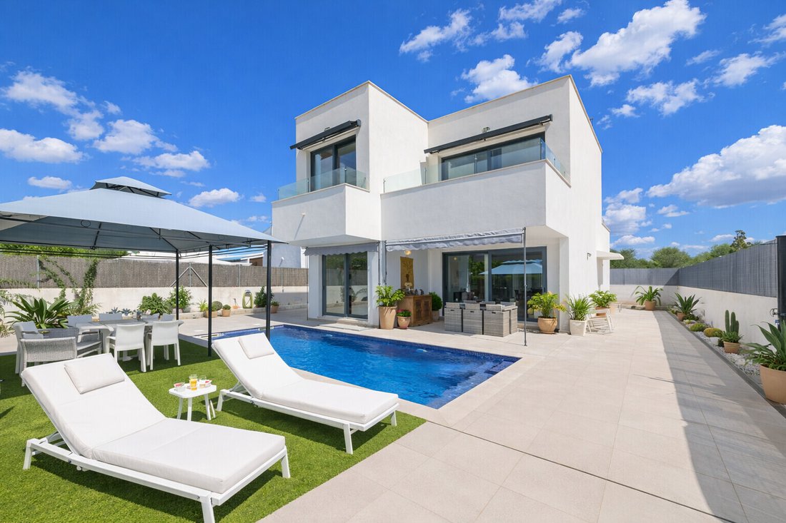 Chalet in Llucmajor, Balearic Islands, Spain 1 - 17905674