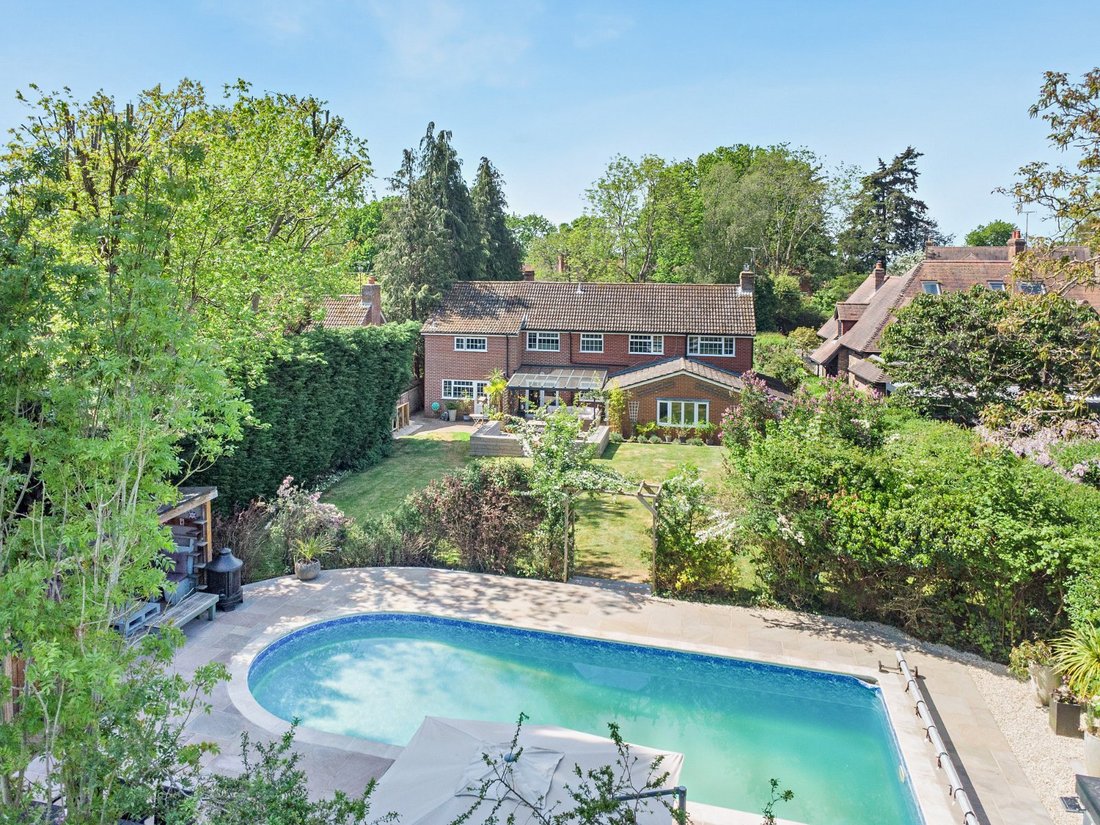 House in Upper Basildon, England 3 - 17905176
