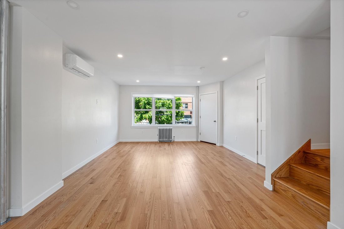 House in New York, New York, United States 4 - 17903990