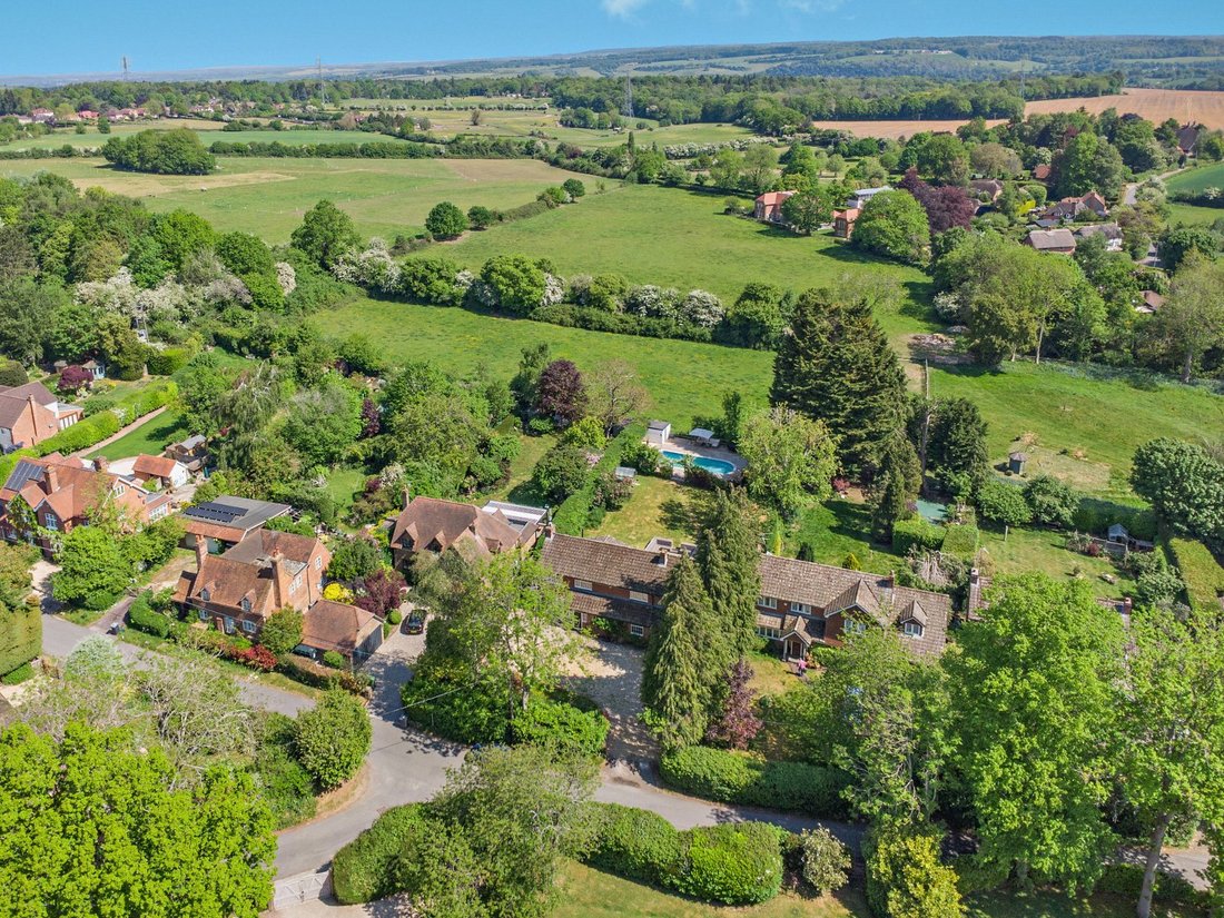 House in Upper Basildon, England 2 - 17905176
