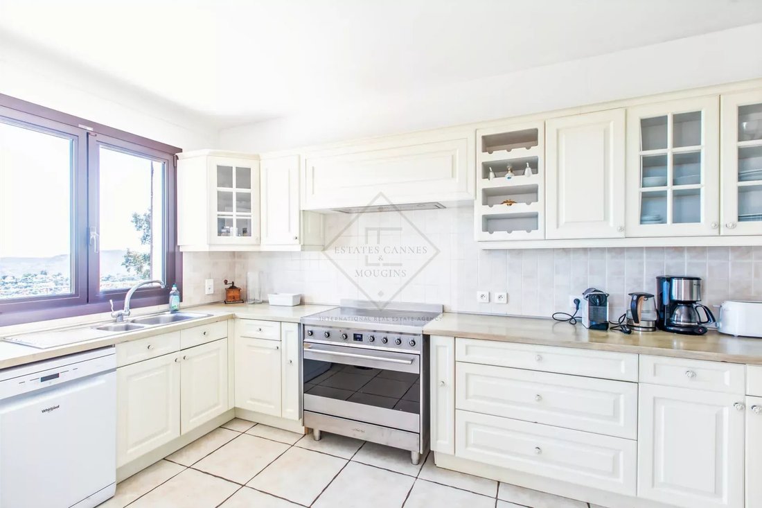 Villa in Les Termes, Mandelieu-la-Napoule, France 4 - 15528317