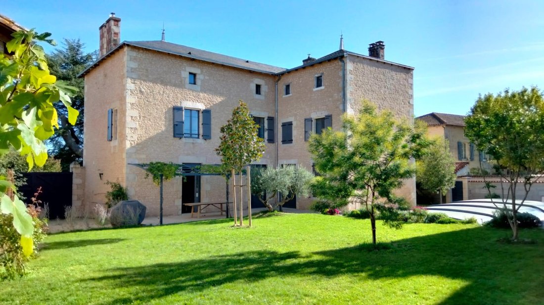 House in Usson-du-Poitou, Nouvelle-Aquitaine, France 1 - 17907019