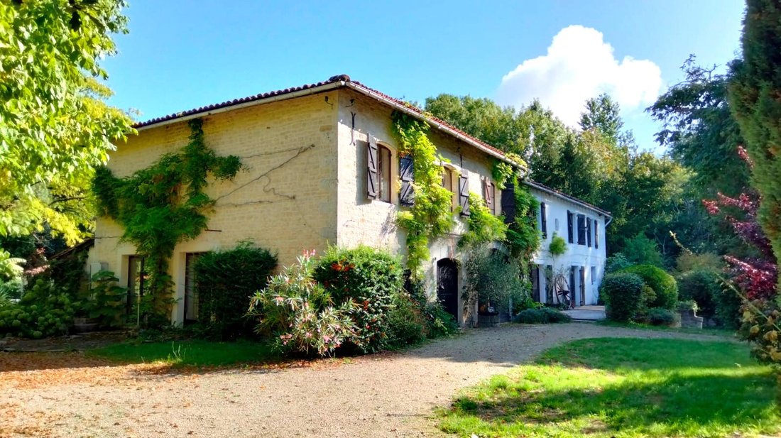 House in Saint-Fraigne, Nouvelle-Aquitaine, France 2 - 17907059
