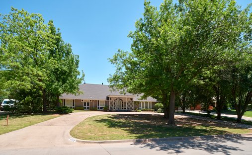 House in Nichols Hills, Oklahoma, United States 1