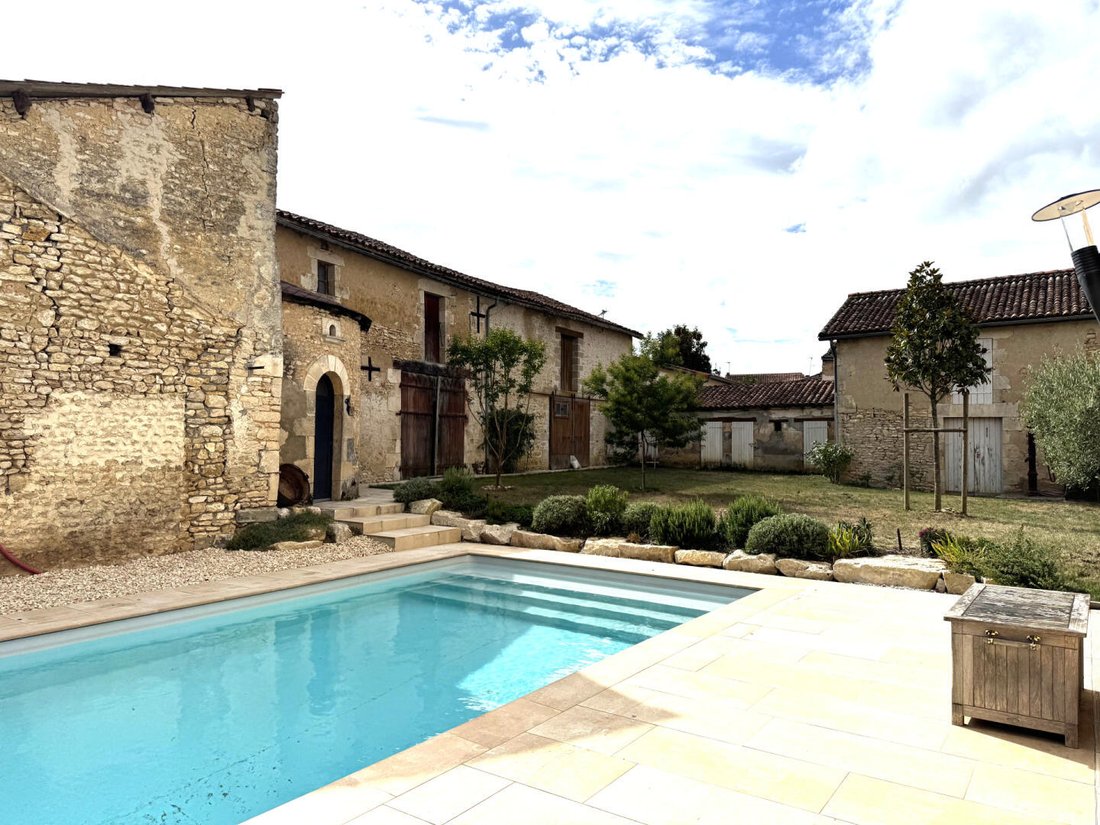 House in Usson-du-Poitou, Nouvelle-Aquitaine, France 4 - 17907019