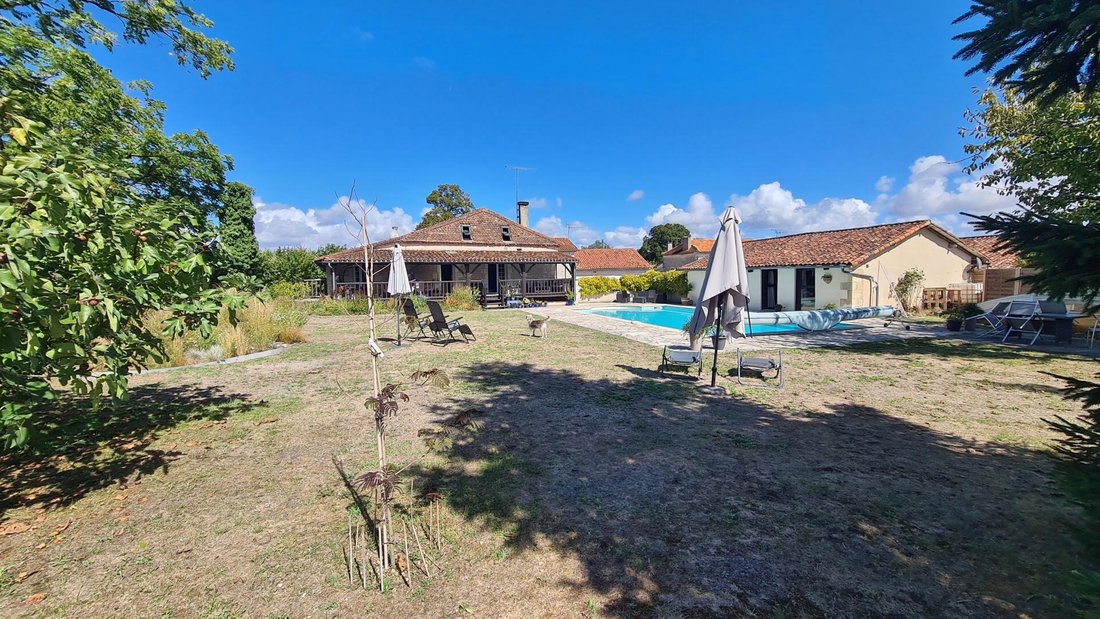 House in Saint-Romain, Nouvelle-Aquitaine, France 2 - 17907361