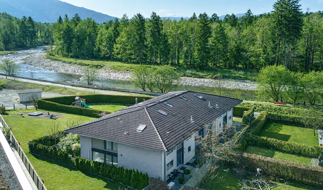 Light Filled Haven With Family Friendly Elegance