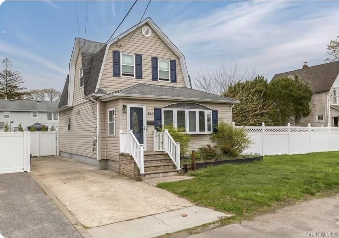 House in Lindenhurst, New York, United States 2 - 17906864