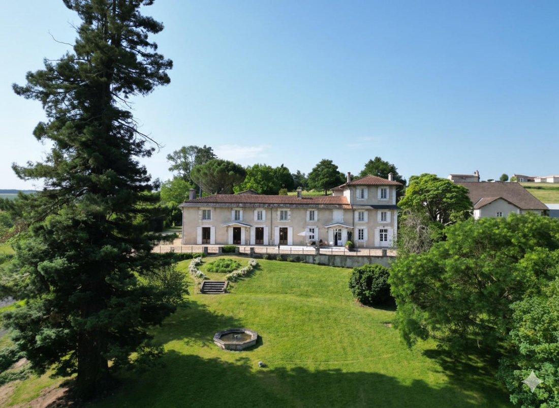 House in Chalais, Nouvelle-Aquitaine, France 1 - 17906999
