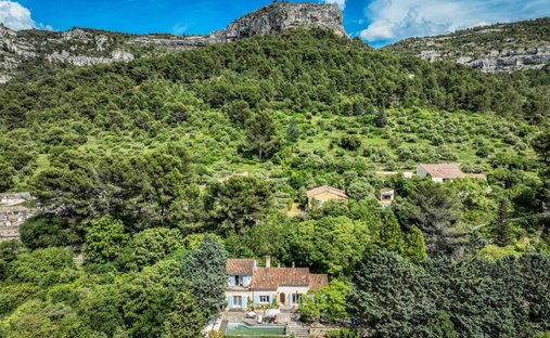 Maison à Fontaine-de-Vaucluse, Provence-Alpes-Côte d'Azur, France 1