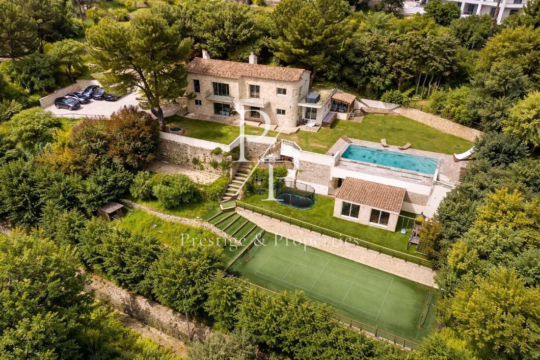 Villa in Gabelle-Courcettes-Les Clos, Vallauris, France 1 - 17684472