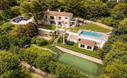 Villa in Gabelle-Courcettes-Les Clos, Vallauris, France 1