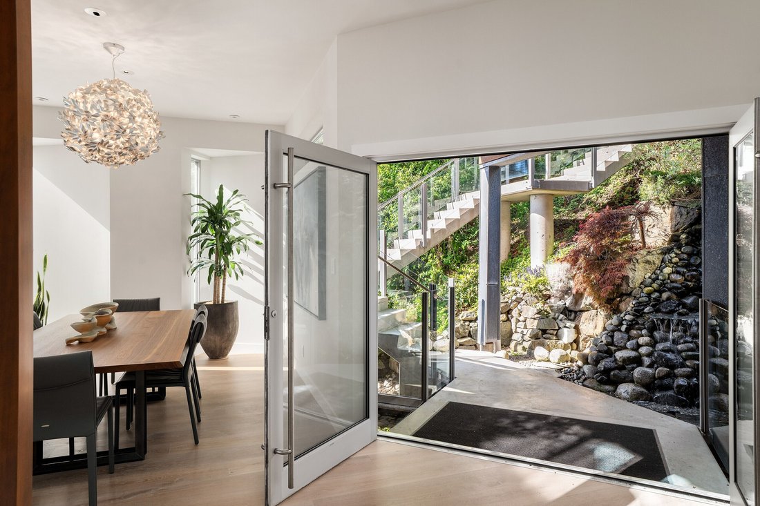 House in Saanich, British Columbia, Canada 2 - 17907364