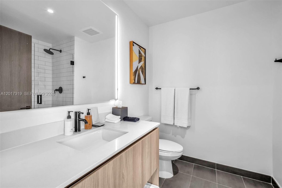 Condo in Miami, Florida, United States 3 - 17909834