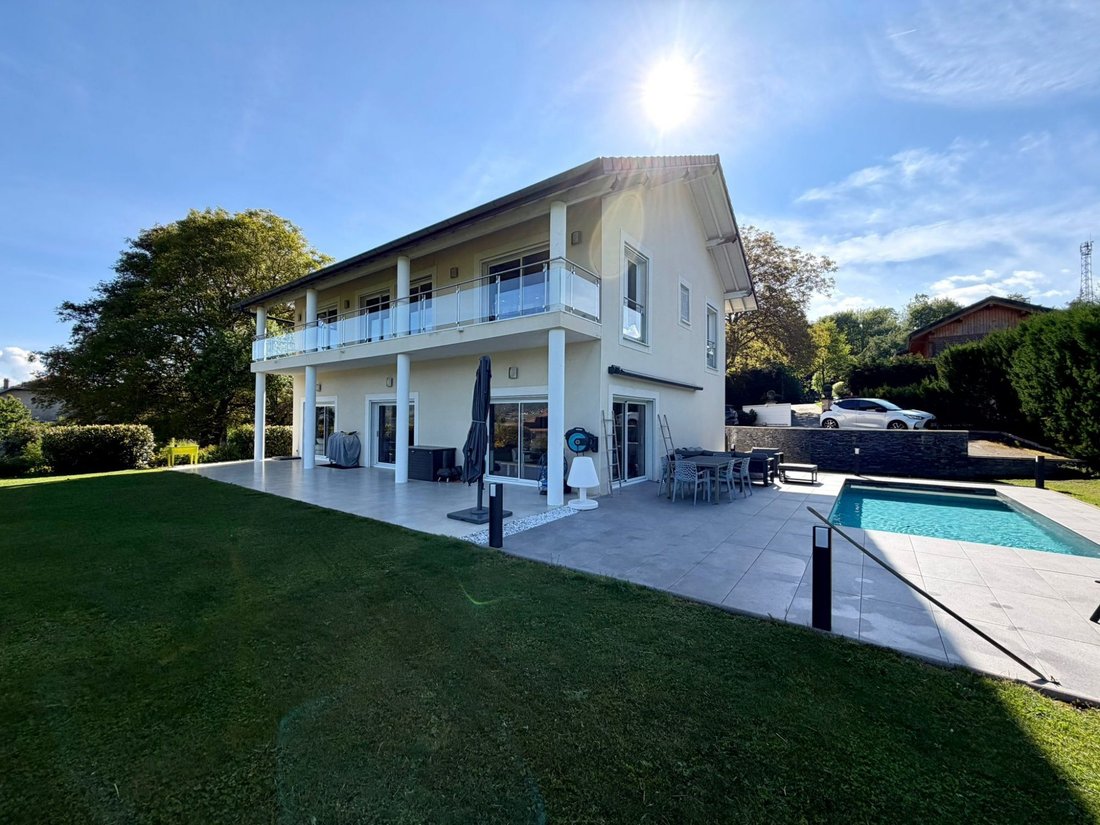 Villa in Menthonnex-en-Bornes, Auvergne-Rhône-Alpes, France 1 - 17912572