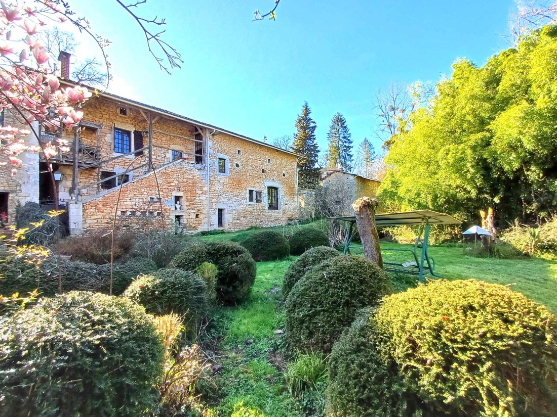 House in Chasseneuil-sur-Bonnieure, Nouvelle-Aquitaine, France 1 - 17907329