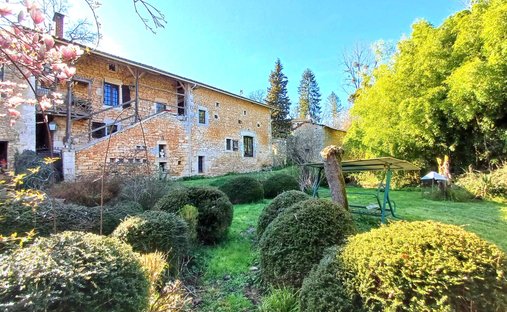 House in Chasseneuil-sur-Bonnieure, Nouvelle-Aquitaine, France 1