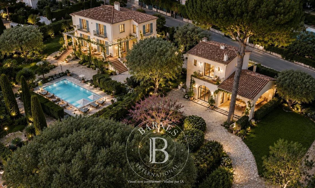 Villa in Antibes, Provence-Alpes-Côte d'Azur, France 1 - 17629050