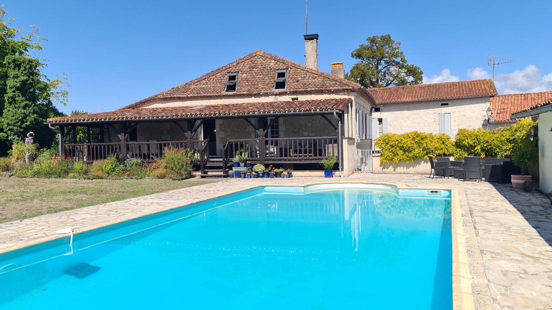 House in Saint-Romain, Nouvelle-Aquitaine, France 1 - 17907361