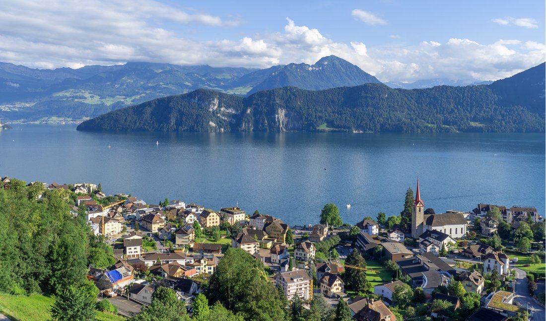 Elegant Attic Flat With Panoramic Lake Views