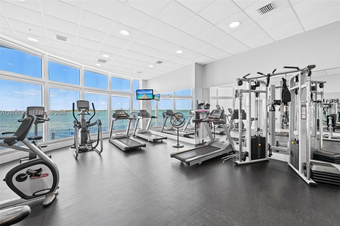 Condo in Miami, Florida, United States 4 - 17909854