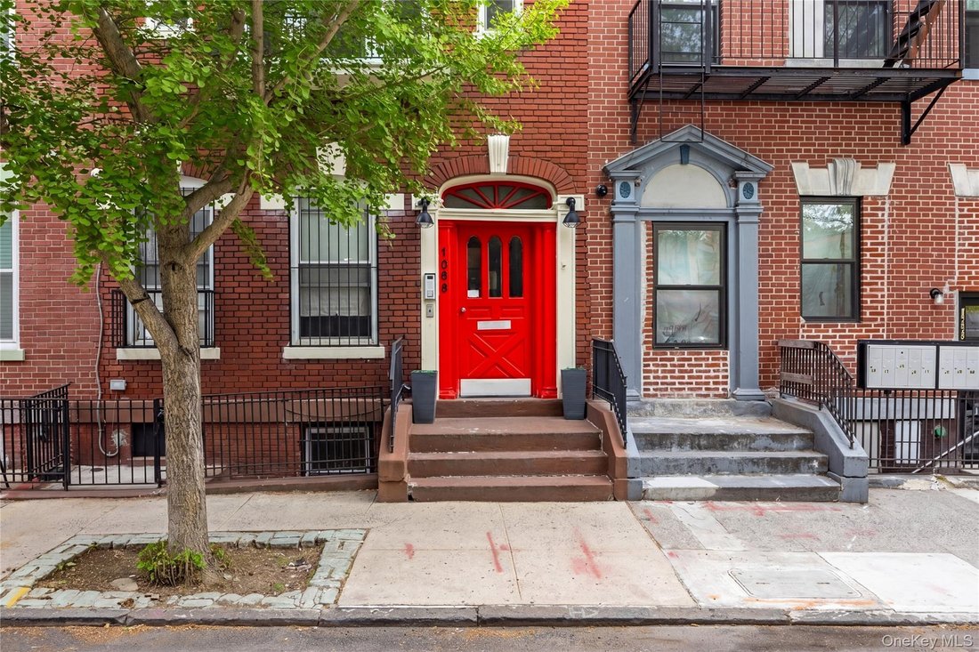 House in New York, New York, United States 4 - 17905370