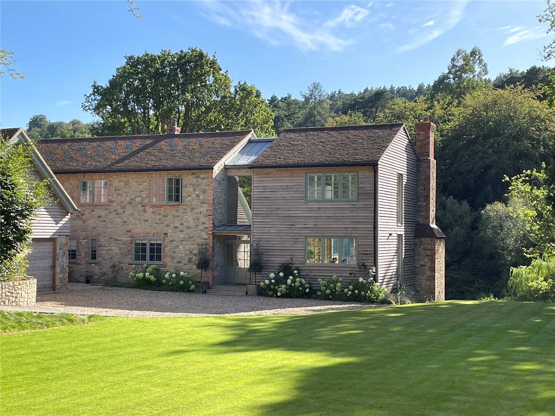 House in Hindhead, Grayshott, England 1 - 17906815