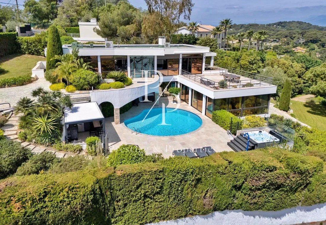Villa in Cannes, Provence-Alpes-Côte d'Azur, France 2 - 15666266