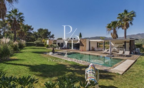 Villa in Aiguebonne, Saint-Raphaël, France 1