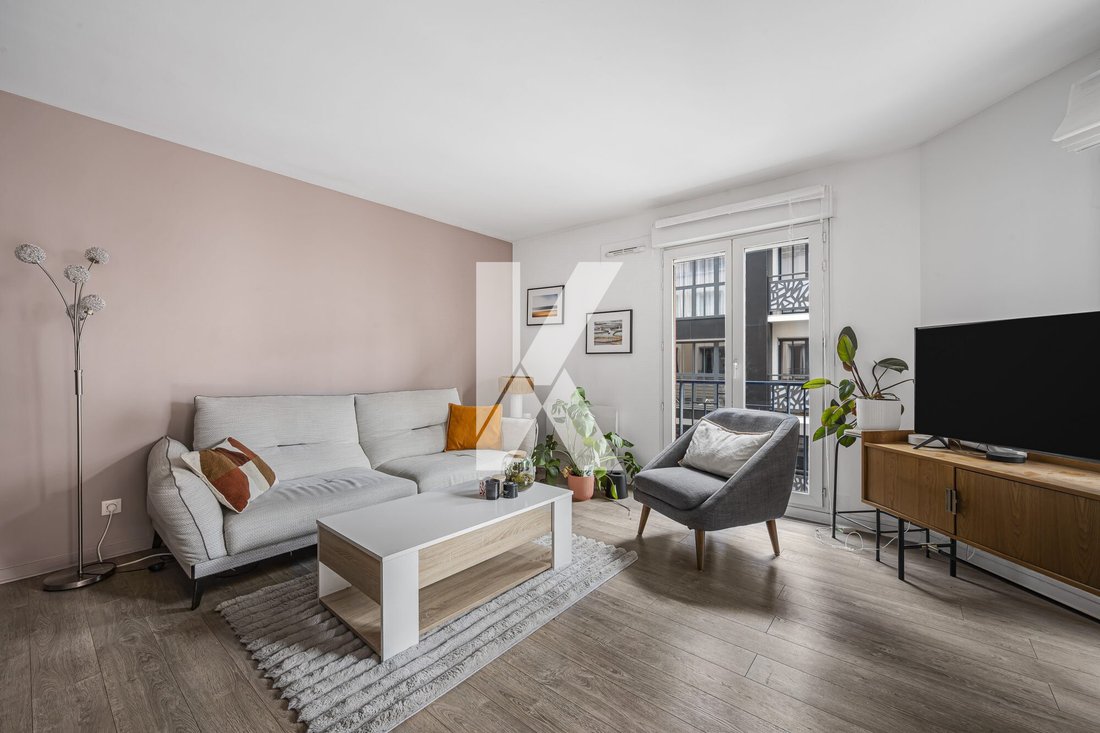 Apartment in Bois-Colombes, Ile-de-France, France 3 - 17912481