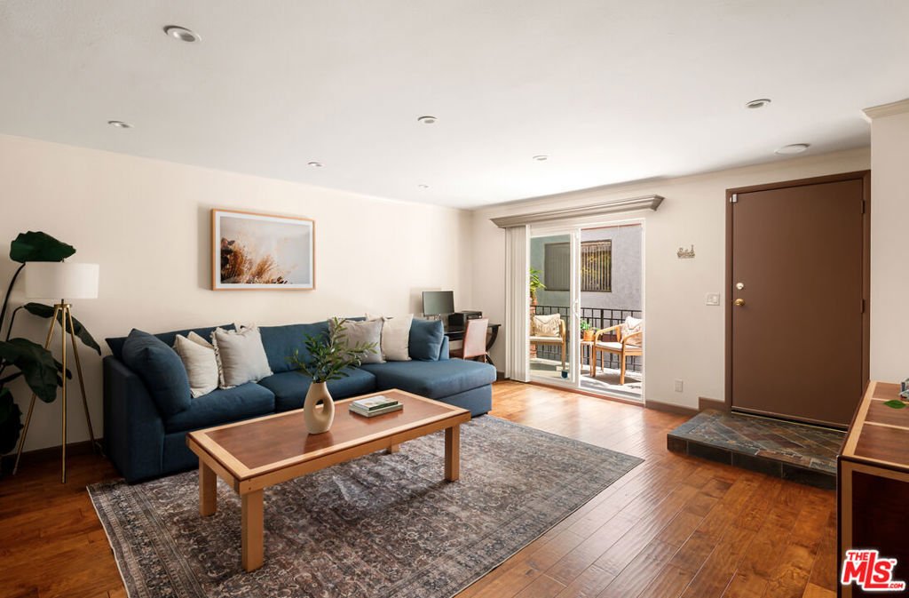 Condo in Los Angeles, California, United States 4 - 17798377