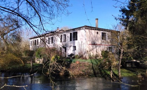 House in Saint-Fraigne, Nouvelle-Aquitaine, France 1