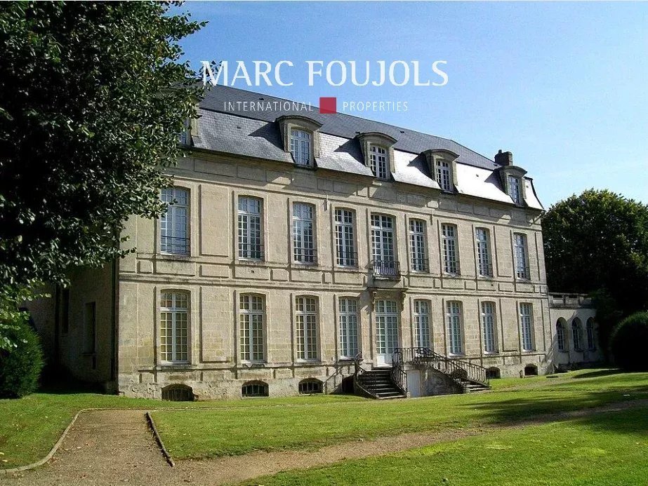 Estate in Senlis, Hauts-de-France, France 1 - 17908097