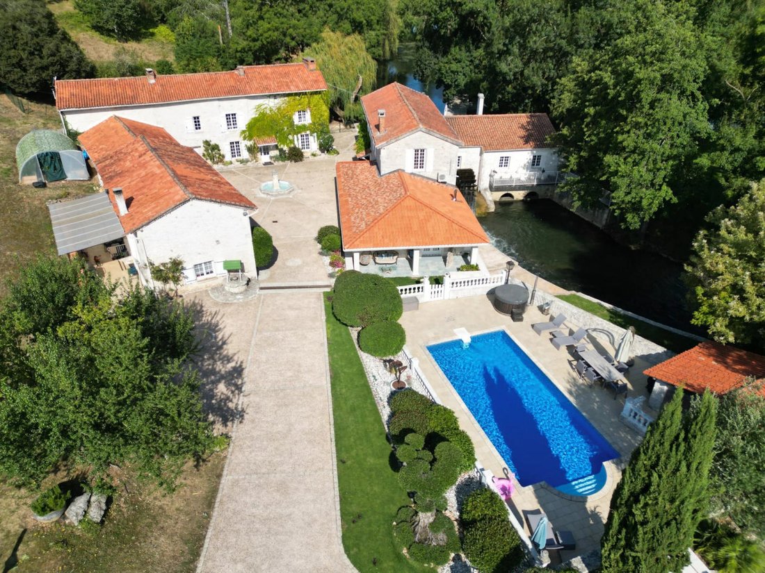 House in Chenon, Nouvelle-Aquitaine, France 2 - 17906621