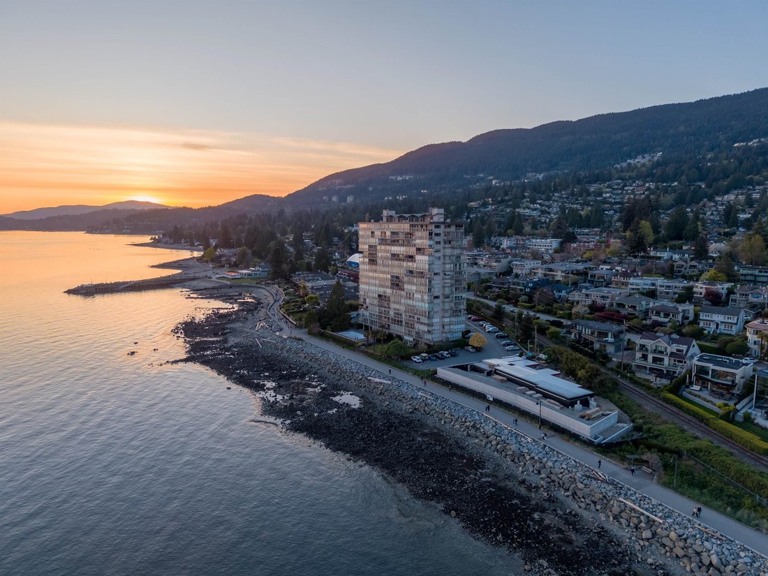 Condo in West Vancouver, British Columbia, Canada 1 - 17910444