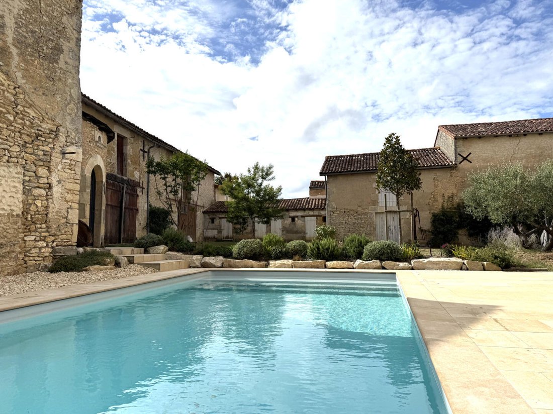 House in Usson-du-Poitou, Nouvelle-Aquitaine, France 2 - 17907019