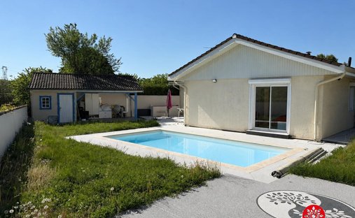 House in Yvours, Irigny, France 1