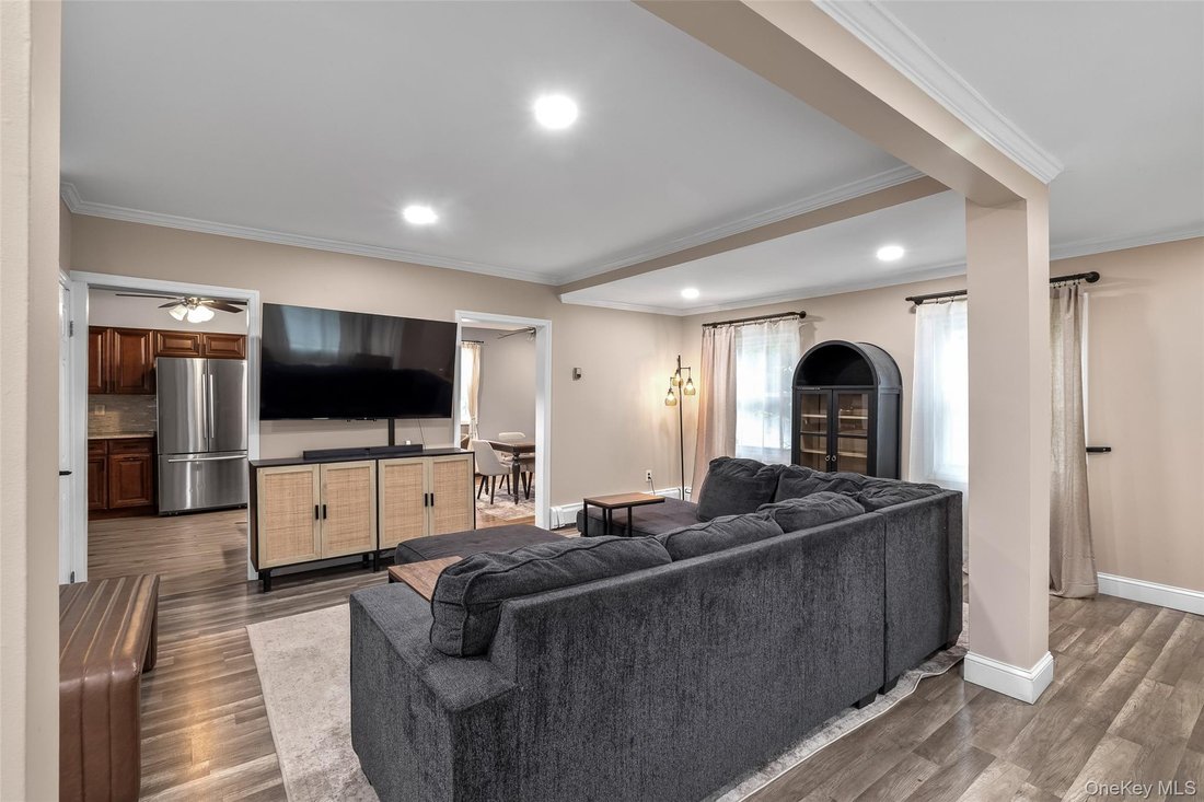 House in Lindenhurst, New York, United States 4 - 17906864