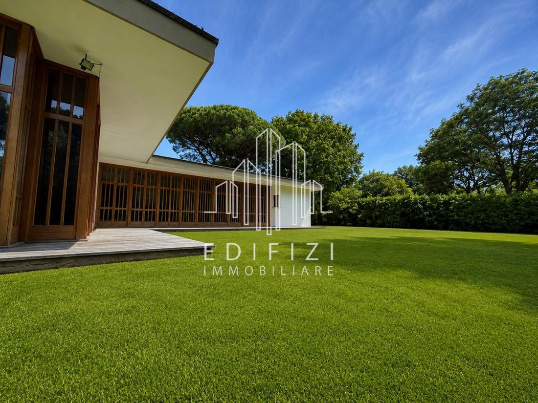 Villa in Ronchi, Massa, Italy 3 - 17909465