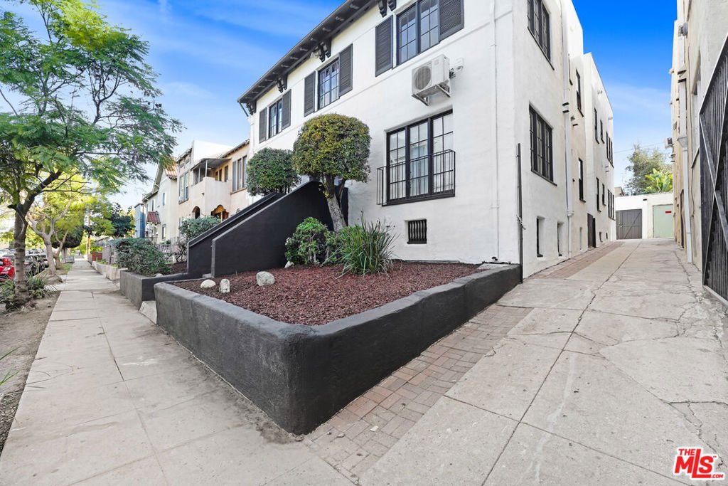 Los Angeles, California, United States 5 - 17909313