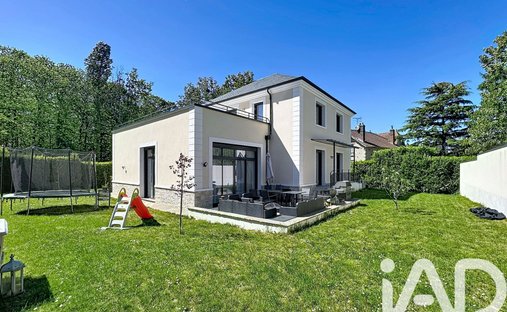 House in Haut Montmorency Est, Montmorency, France 1